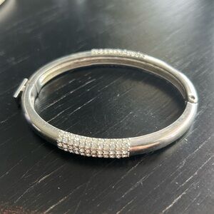 VINCE CAMUTO CLEAR CRYSTAL LOCKING BANGLE BRACELET SILVER TONE